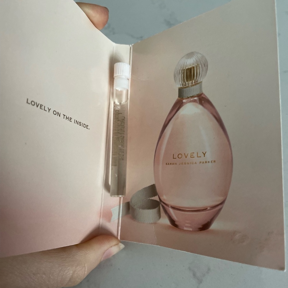 Lovely by Sarah Jessica Parker Perfume Sample 1.5 ml / 0.05 fl oz
